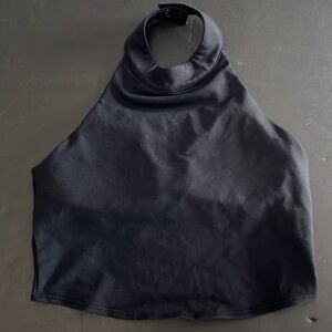 alo yoga halter top Size “M” solid black. 4 snap closure at back neck. Stretch